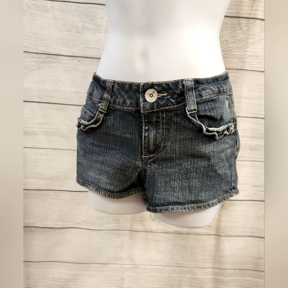 Dark wash jean shorts, junior 9